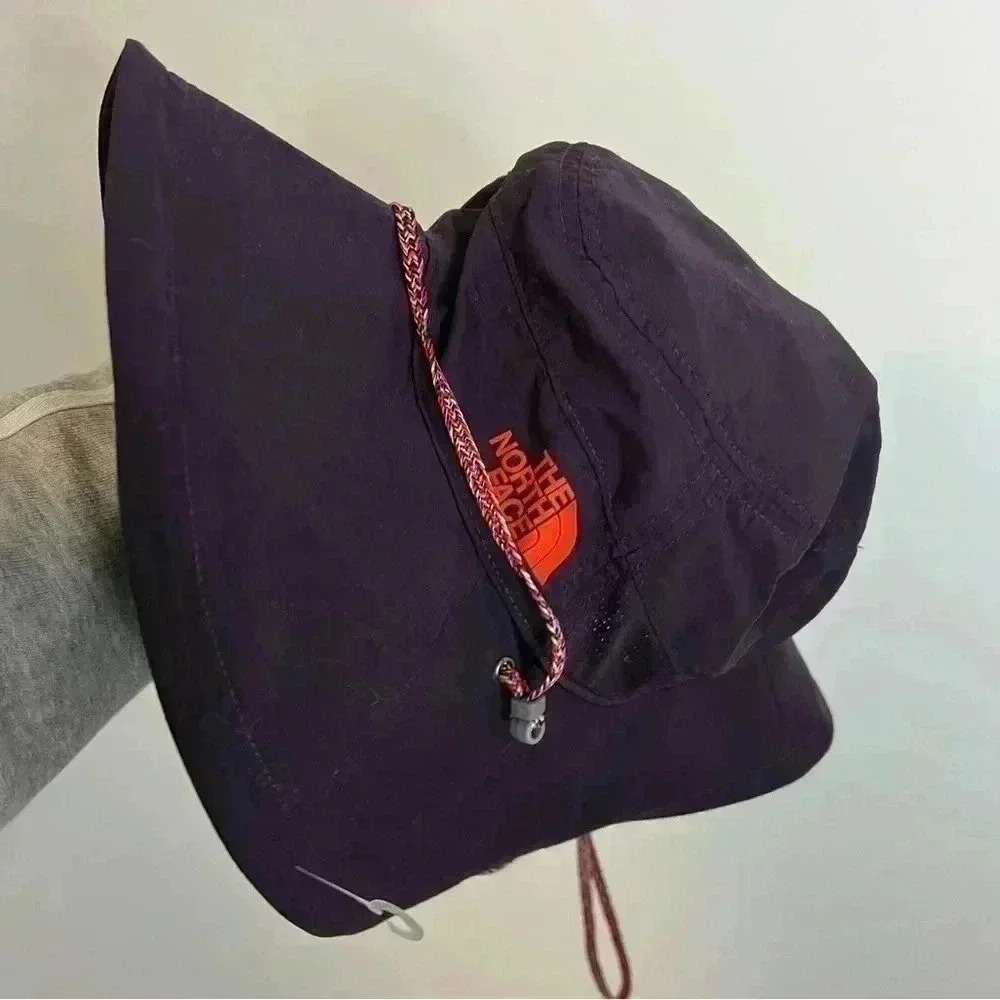 THE NORTHFACE PURPLE HAT WITH STRAP